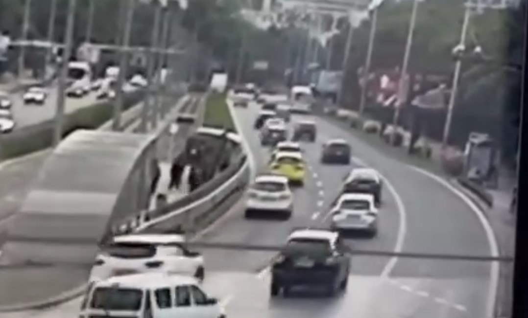 СподелиПоредният случай на опасно шофиране в София доведе до прелитане