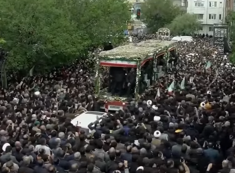  Хиляди иранци се стекоха на погребението на Ебрахим Раиси 