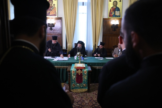 Започна броенето на бюлетините за избор на български патриарх