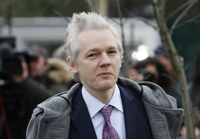 СподелиОчаква се основателят на Уикилийкс Джулиан Асандж да се признае