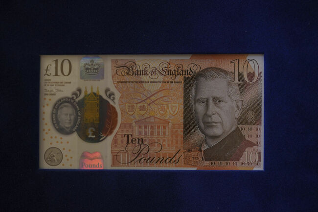 СподелиВъв Великобритания от днес влизат в обращение банкноти с лика