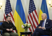 Президентът на САЩ Джо Байдън разговаря с украинския си колега Володимир Зеленски