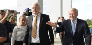 Джулиан Асандж