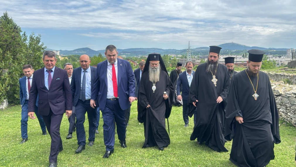 СподелиИмето на пловдивския митрополит Николай отново влезе в медиите за