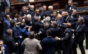 бой в парламента в Италия