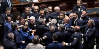 бой в парламента в Италия