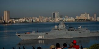 Руската фрегата "Адмирал Горшков" навлиза в пристанището на Хавана, 24 юни 2019 г.