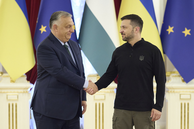 СподелиУнгарският премиер Виктор Орбан е призовал по време на визитата