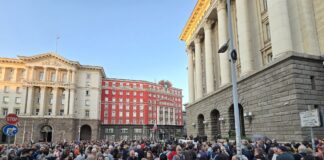 В триъгълника на властта се провежда протест „#Кой прегрупира главните прокурори“