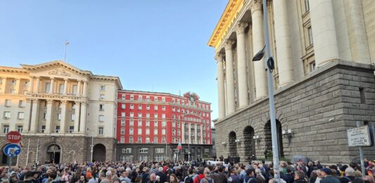 В триъгълника на властта се провежда протест „#Кой прегрупира главните прокурори“