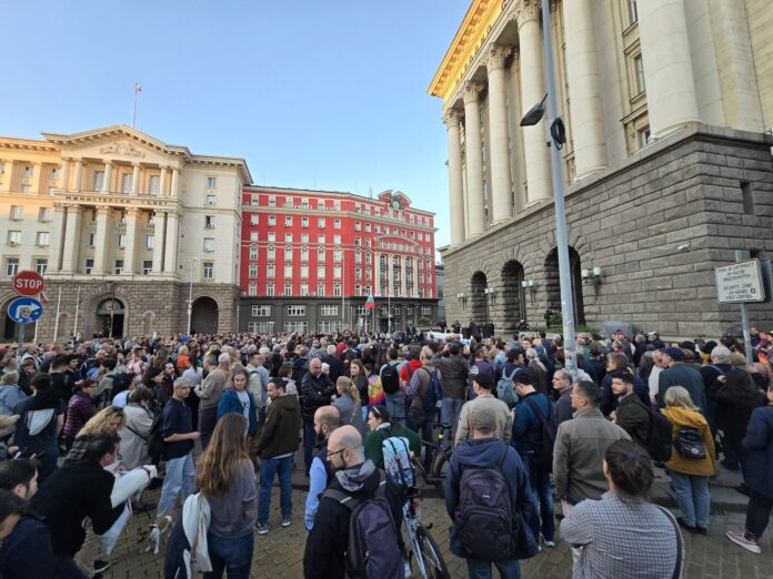 В триъгълника на властта се провежда протест „#Кой прегрупира главните прокурори“