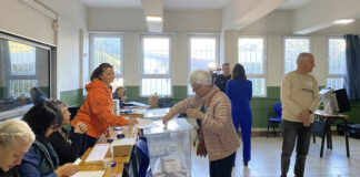 Избирателите с българско гражданство в Истанбул гласуват за парламентарния вот в България в 51 секции