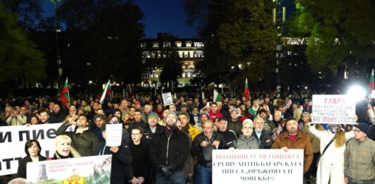 Протест срещу пиесата на Джон Малкович в София