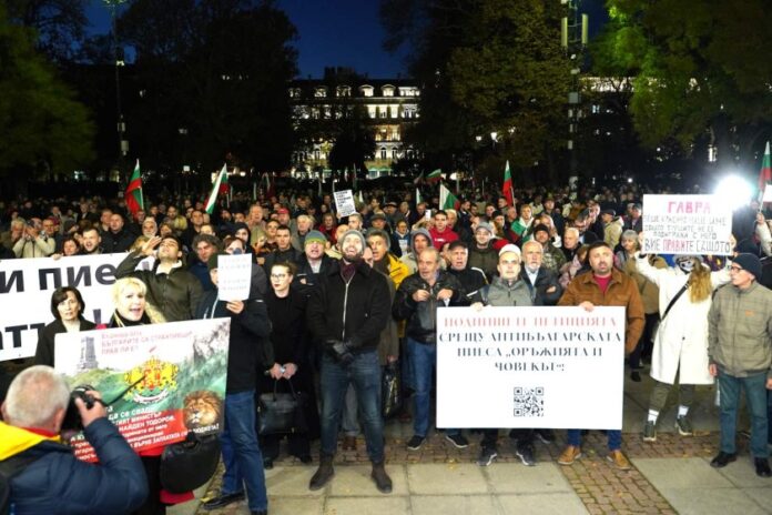 Протест срещу пиесата на Джон Малкович в София