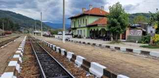 През третото тримесечие на 2024 г. превозените товари от сухопътния и водния товарен транспорт намаляват на годишна база с 28,1 на сто, по данни на НСИ