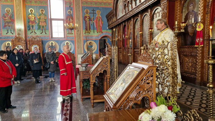 СподелиОтец Андрей проведе литургия и сподели проповед с вярващите в