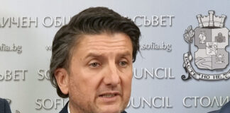 София няма кмет, вече и физически отсъства от залата на СОС, където се решават най-важните въпроси на града, заяви Мирослав Боршош от ГЕРБ-СДС