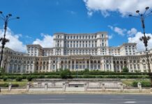 Сградата на румънския парламент в Букурещ