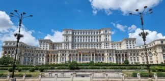 Сградата на румънския парламент в Букурещ