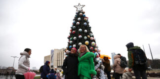 Елхата на децата на София беше открита пред Националния дворец на културата в София