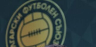 Гала-вечер "100 години Български футболен съюз"
                                                                                                "Когато се състезавахме с моето поколение, направихме доста неща за българския футбол, спомените ми са прекрасни", заяви Емил Костадинов