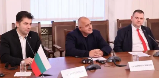 Кирил Петков, Бойко Борисов и Делян Пеевски