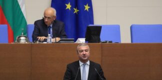 Няма как да има правителство без първия или втория, или двете политически сили заедно, каза Драгомир Стойнев от левицата