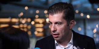 ОБНОВЕНА "Продължаваме промяната" ще вземе решение на Националния съвет дали да преговаря с ГЕРБ-СДС за съставяне на правителство, каза Кирил Петков