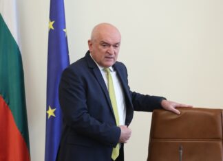 Парламентът да даде мандат на служебния кабинет за подписване на споразумението за сътрудничество в областта на сигурността с Украйна, призова Димитър Главчев