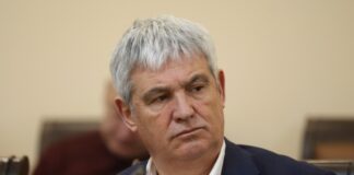 Плановете за разделяне на железопътните линии в три лота могат да доведат до неефективност на железницата, заяви Пламен Димитров от КНСБ