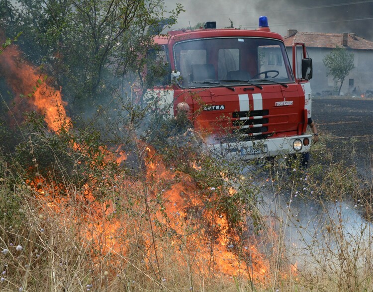 СподелиПрез последните 24 часа са потушени 83 пожара в страната