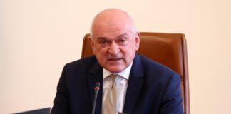 Призовавам политиците в парламента да започнат разговори, които да доведат до избор на председател на НС, каза премиерът Димитър Главчев