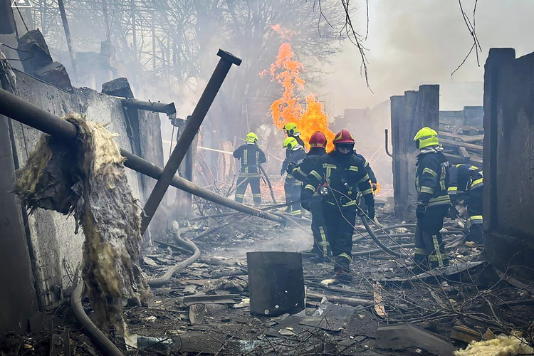 СподелиСилни експлозии са били чути в Одеса украинския черноморски град