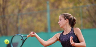 Александър Василев и Росица Денчева започнаха с победи на турнира от категория J300 в Траралгон