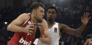 Александър Везенков отбеляза 19 точки при трудна победа на Олимпиакос над Баскония в баскетболната Евролига