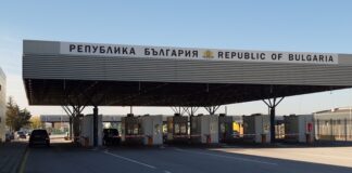 Интензивен е трафикът за товарни автомобили на изход на някои от граничните пунктове с Турция и Сърбия