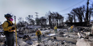 Лос Анджелис се подготвя за "екстремно време", подпомагащо пожарите
