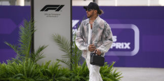 Люис Хамилтън се появи за пръв път в базата на Ферари