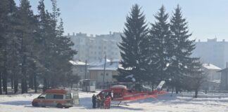 Медицински хеликоптер кацна в болницата в Разлог, за да транспортира турист, паднал от тераса