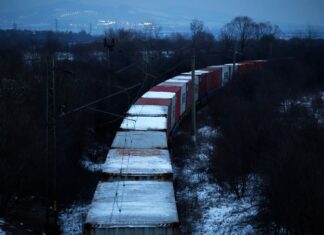 ОБНОВЕНА Общо шестима са пострадалите в сблъсъка между двата влака, казаха от Центъра за спешна медицинска помощ в София