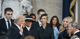 От френски лукс през британски кралски стил и "Произведено в Америка" до дръзка разкрепостеност - най-впечатляващите тоалети на церемонията по встъпване в длъжност на Тръмп