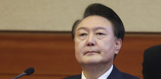 Отстраненият от длъжност южнокорейски президент Юн Сук-йол присъства на изслушване в Конституционния съд по делото на импийчмънт