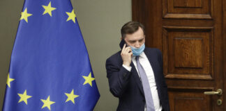 Полската полиция арестува бившия министър на правосъдието заради отказа му да даде показания пред разследващ орган