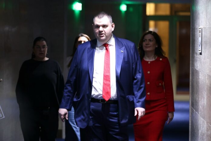 Делян Пеевски крепа за мнозинството срещу имунитети