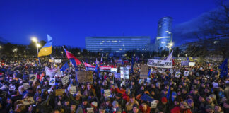 ТАСР: Словашката опозиция излезе с обща инициатива за вот на недоверие срещу правителството