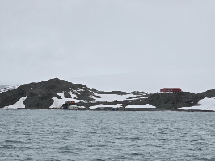 Товаро-разтоварна дейност ще извърши днес научноизследователският кораб НИК 421 „Св. св. Кирил и Методий“