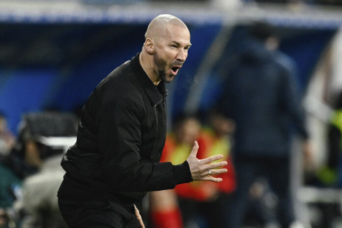 Треньорът на Хофенхайм Кристиан Илцер смята, че сезонът ще бъде Треньорът на Хофенхайм Кристиан Илцер смята, че сезонът ще бъде тежък до края му