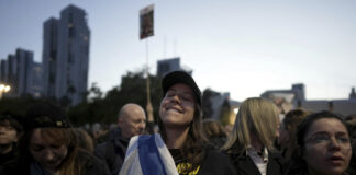 Трите заложнички са вече на израелска територия, съобщиха израелските въоръжени сили