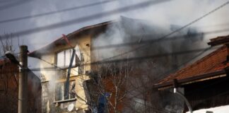 Все още има неразчистени участъци от разрушената в Банкя къща, продължава издирването на втори човек