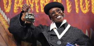 Актрисата Синтия Ериво получи наградата „Бухнал пудинг“ за Жена на годината